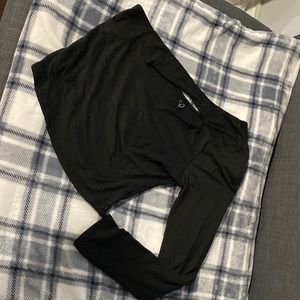 black one sleeve crop top
